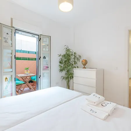 Charming 4-Bedroom Apartment In Malaga'S Historic Center Exterior photo