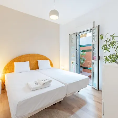 Charming 4-Bedroom Apartment In Malaga'S Historic Center Exterior photo